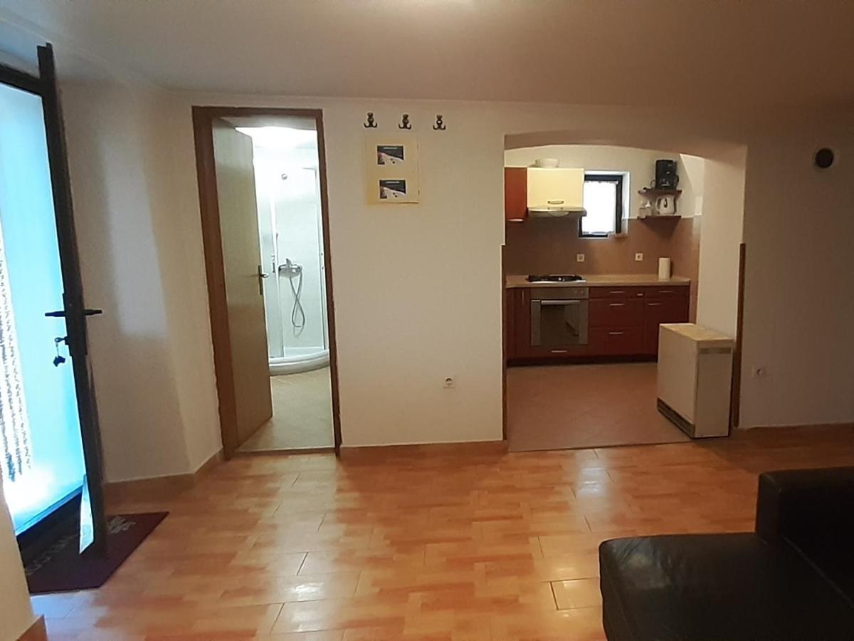 Holiday Home Loznati 茨雷斯 外观 照片