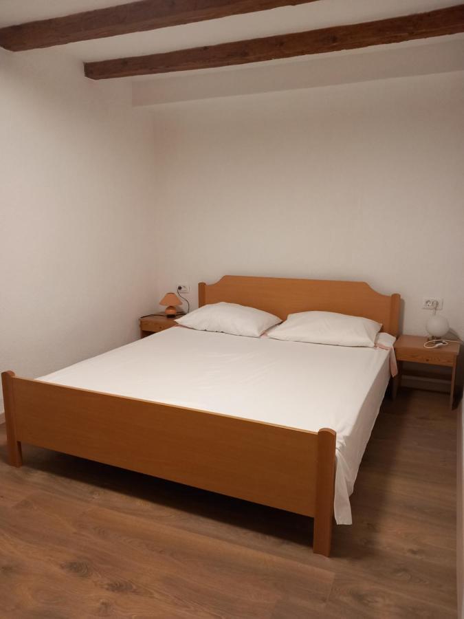 Holiday Home Loznati 茨雷斯 外观 照片