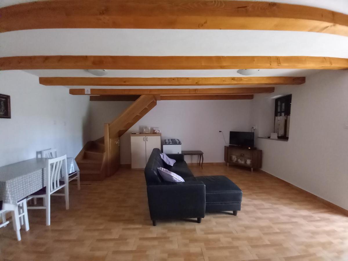 Holiday Home Loznati 茨雷斯 外观 照片