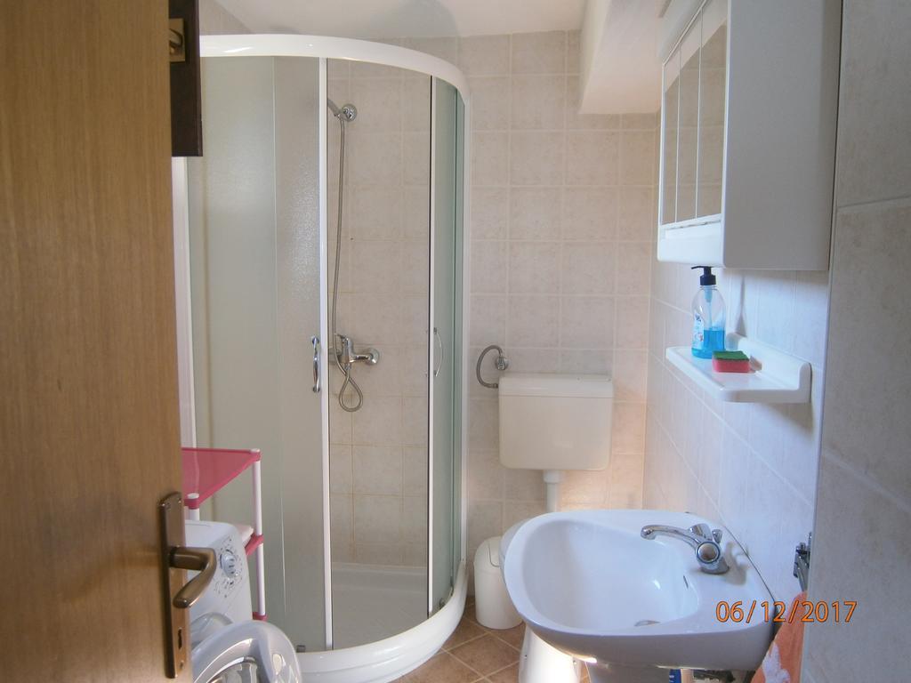 Holiday Home Loznati 茨雷斯 外观 照片